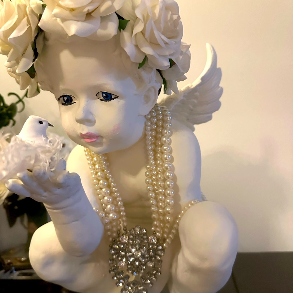 Elegant Angel Figurine with Pearls